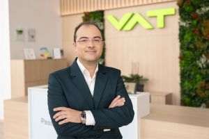 „Grupul VAT este liderul mondial în producţia de subansamble şi ansamble de valve de vacuum de înaltă performanţă. Nu este un concept foarte uşor de înţeles, însă aceste ansamble de valve de vacuum fac parte din subsistemele critice pentru producţia de semiconductori”, a declarat Alin Creţu.